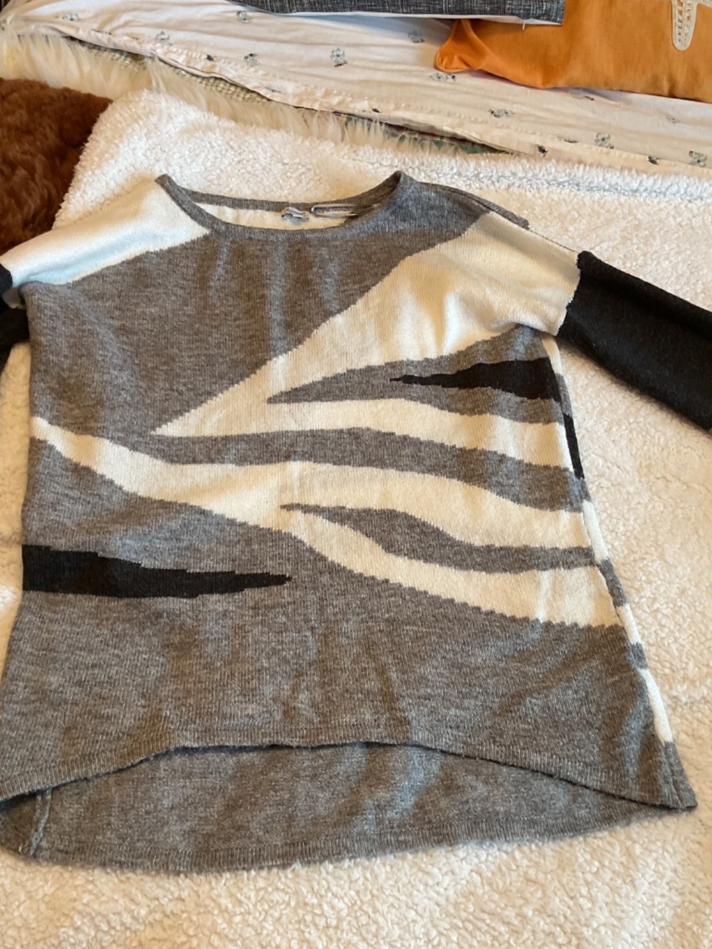 Sweaters - Picture 6 of 6